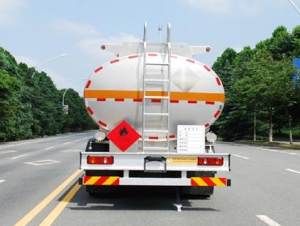 國(guó)六東風(fēng)天錦16.6方雙倉油罐車 國(guó)六東風(fēng)天錦16.6方雙倉油罐車