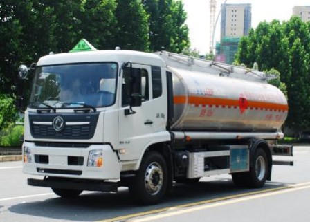 國(guó)六東風(fēng)天錦16.6方雙倉油罐車 國(guó)六東風(fēng)天錦16.6方雙倉油罐車